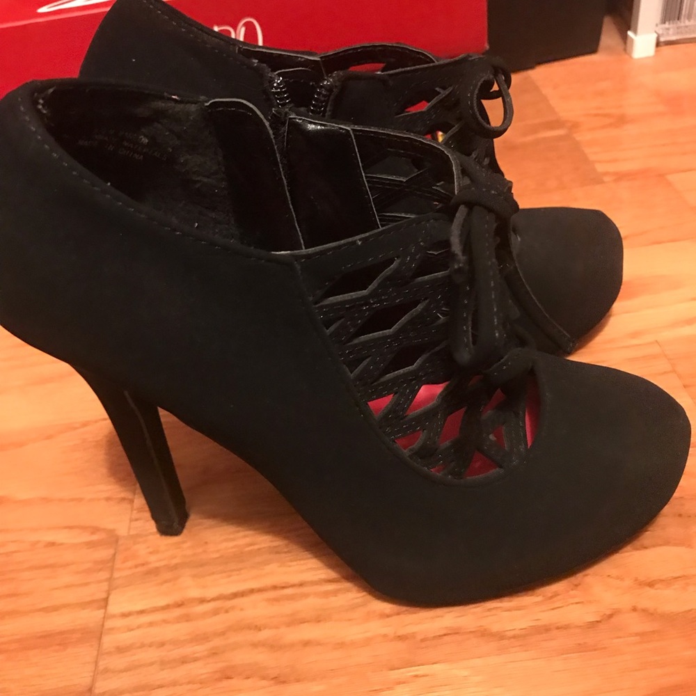 Black tie heels